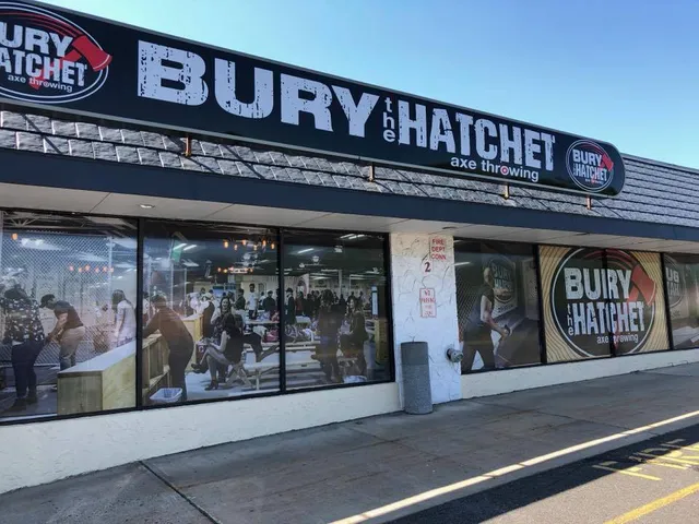 Bury The Hatchet Old Bridge - Axe Throwing