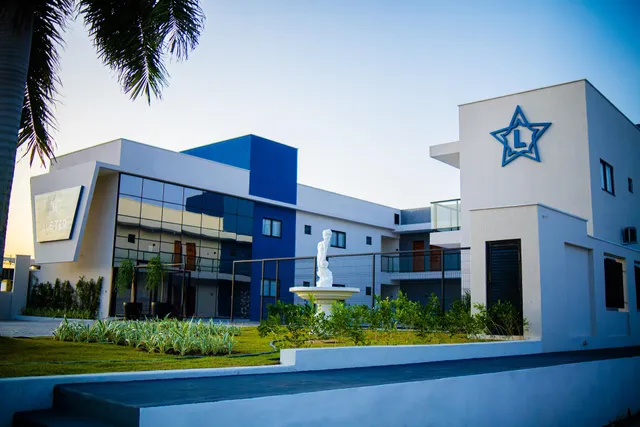 Luster Hotel e Coworking