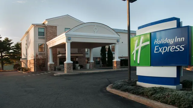 Holiday Inn Express Vernon - Manchester by IHG