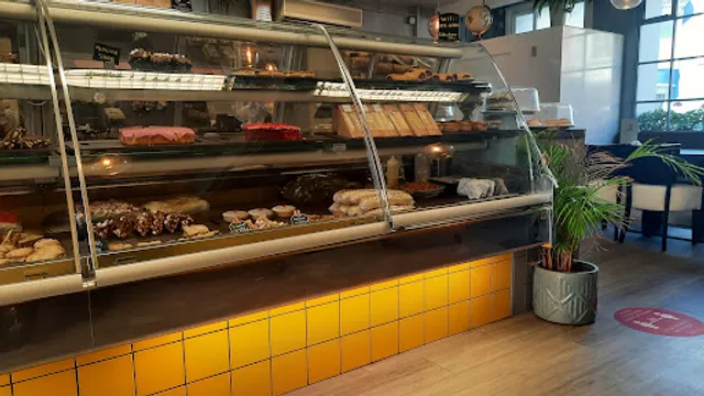 Jollys Coffee House & Patisserie