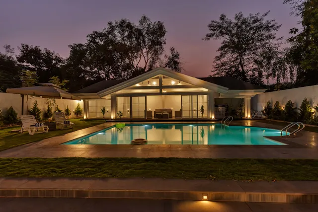 SaffronStays White Pearl