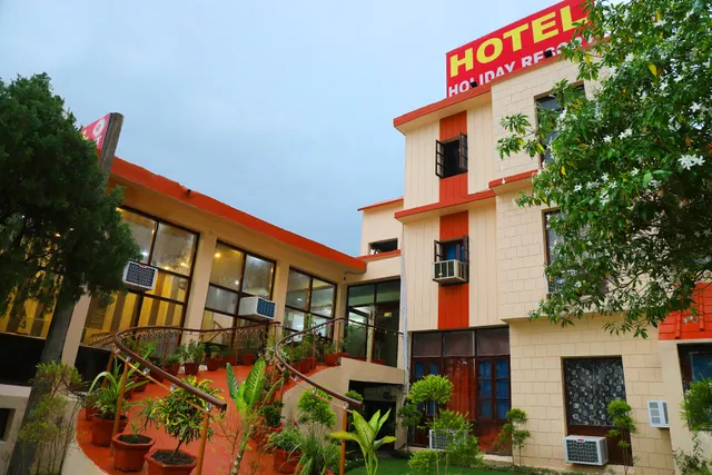 OYO 39755 Hotel Holiday Resort