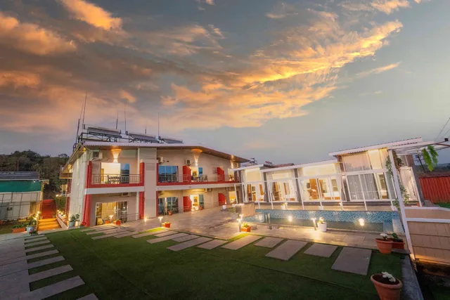 Treebo Winter Town Venna Lake