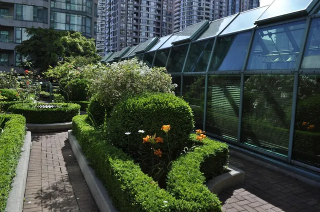 Rosedale on Robson Suite Hotel