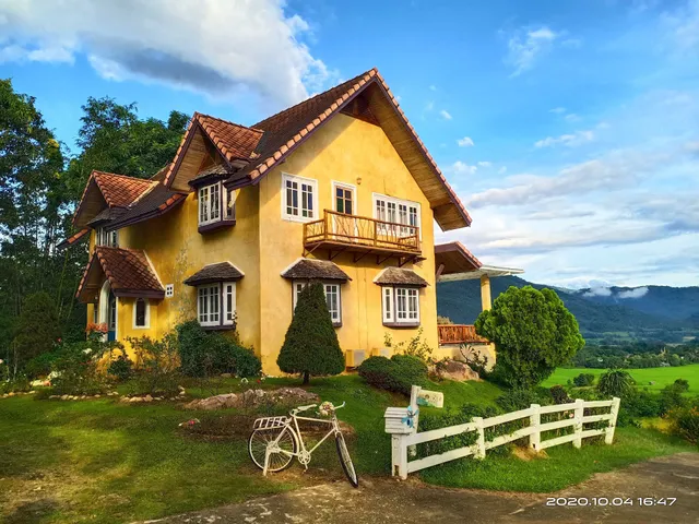 黃色小屋 Baan Pai Fah Pai Fun