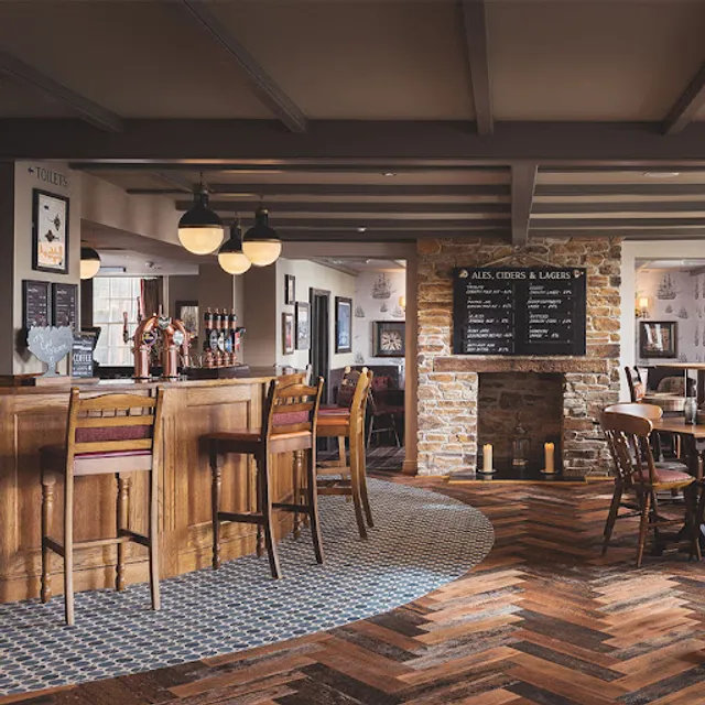 Pier House Hotel, Charlestown