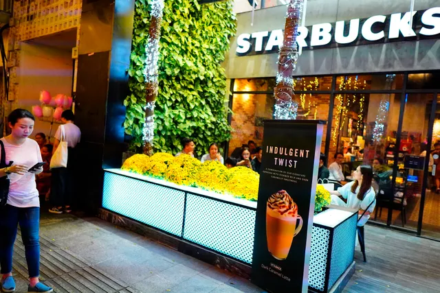 Starbucks Nguyen Hue