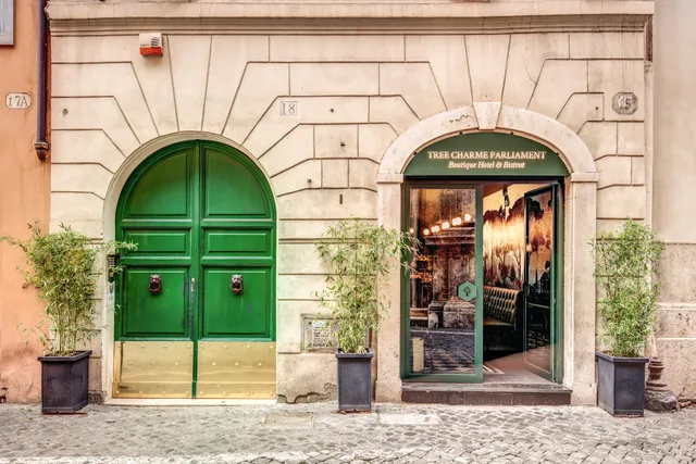 Tree Charme Parliament Boutique Hotel