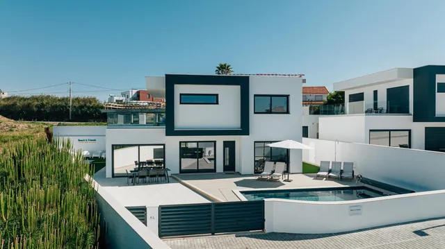 Villa Beach & Friends