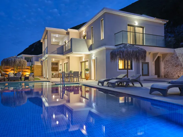 Artemis Luxury Villas