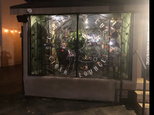 La Casa Cigar Lounge