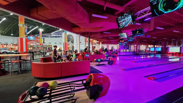 Bowling Orlando at Dezerland Park Orlando