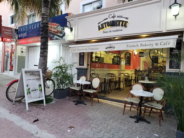 Café Antoinette Ferry