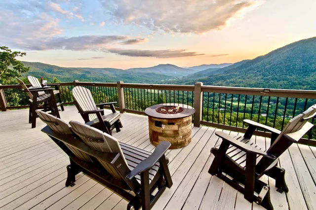 Between The Falls Vacation Rentals