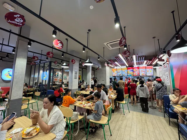 Jollibee Trần Hưng Đạo
