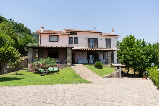 Villa panoramica con piscina- BOUGANVILLEA-trevignano romano