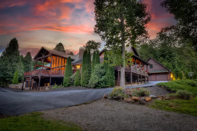 Holly Jolly Christmas Cabin