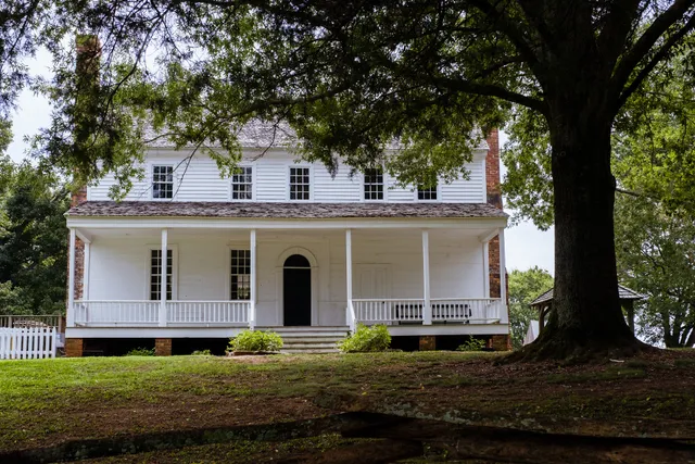 House-In-the-Horseshoe