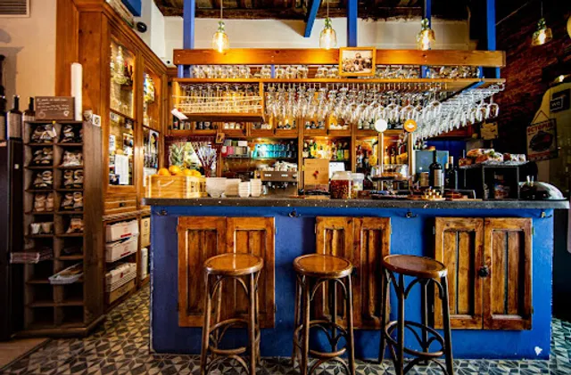 L' Avinyet - Restaurante Bar de Tapas con mucho Arte