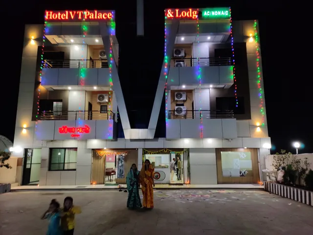VT Palace Hotel & Lodge