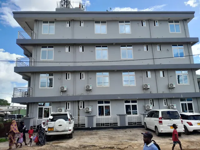 San Diego Hotel and Bar, Tandika