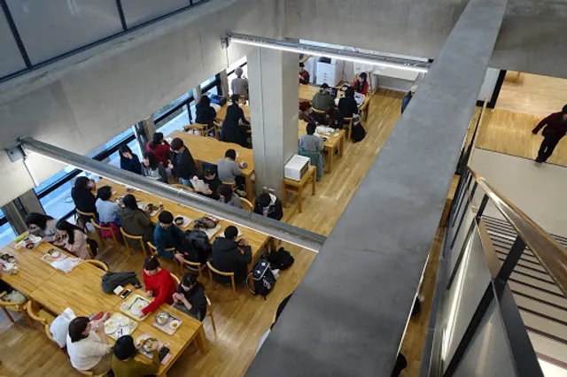 東北芸術工科大学 大学食堂