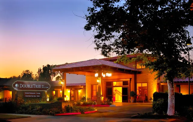 DoubleTree by Hilton Hotel Claremont