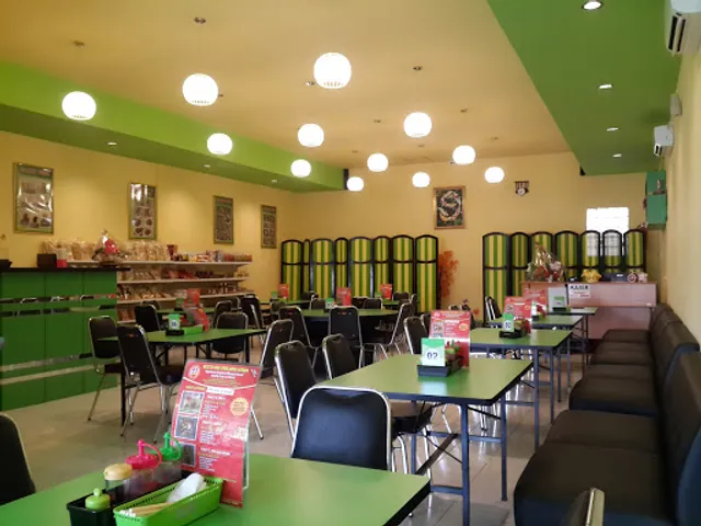 Resto Vegetarian "MIE PANJANG UMUR" Noodles And Dim Sum House