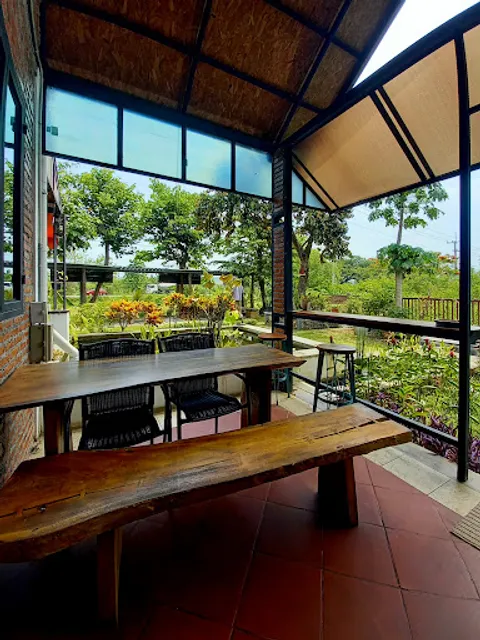 Green Moon Cafe & Bistro