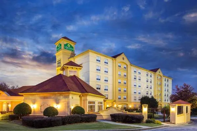 La Quinta Inn & Suites by Wyndham Atlanta Ballpark/Galleria