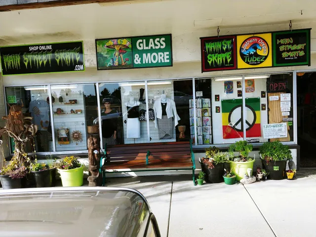 Beaches Boutique & Main Street Skate