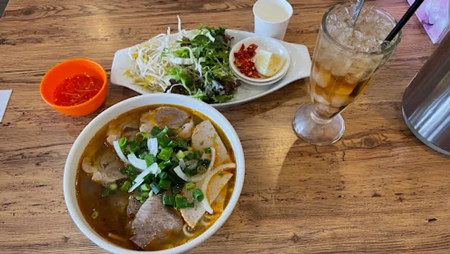 Bun Bo Hue Chu Le