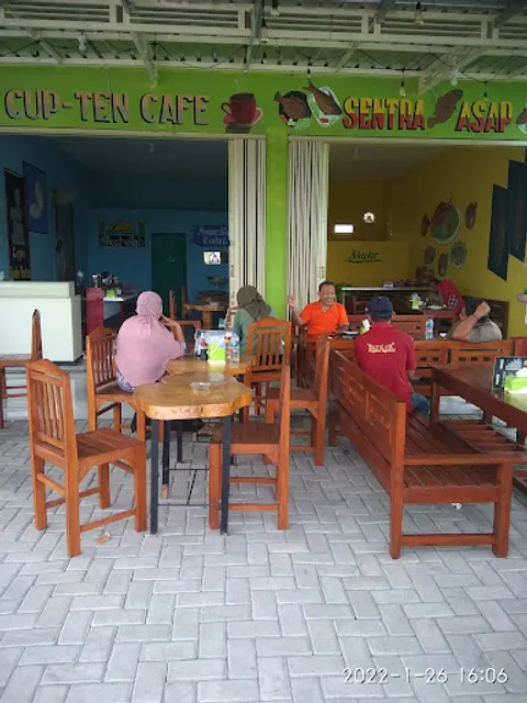 Cafe Cup-Ten&Sentra ikan asap