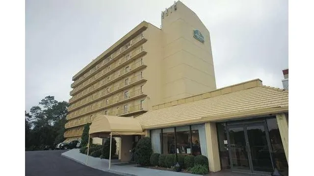La Quinta Inn & Suites by Wyndham Stamford / New York City