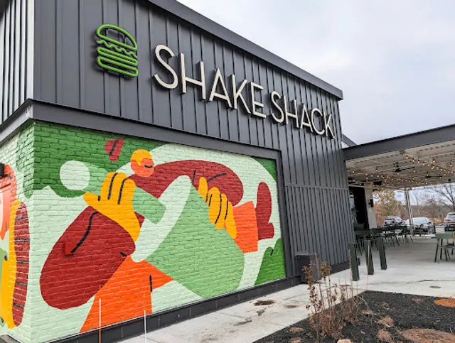 Shake Shack Evergreen Walk