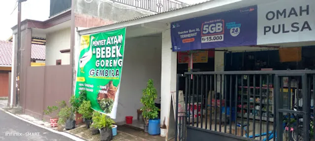 Warung makan kebon Pawon Penyet ayam dan bebek gembira