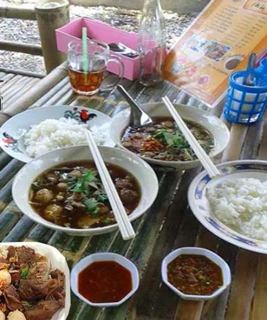 Auntie PORN (Nai Pan Noodles@ Chom Thong)