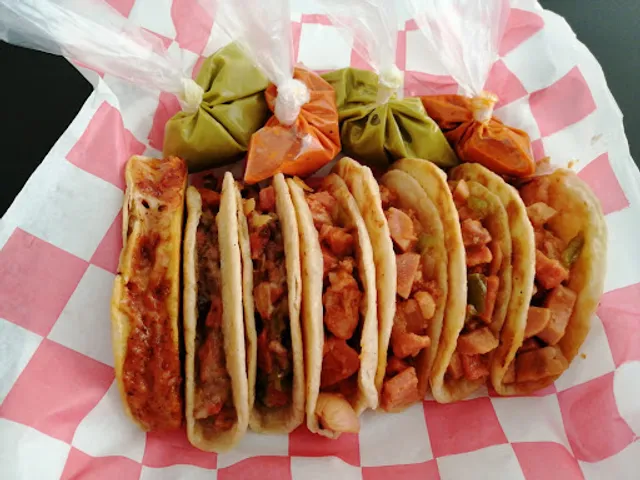 Tacos mañaneros LOS KARNALES