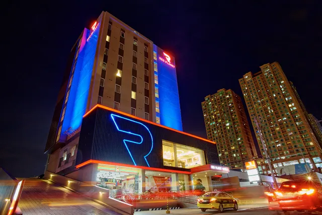 Red Planet Makati Amorsolo