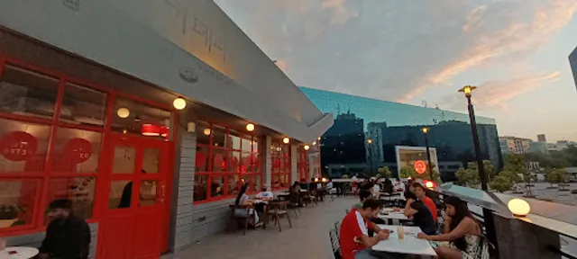 Café Peter- Magarpatta