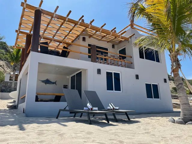 LA VENTANA BEACH FRONT LOFTS