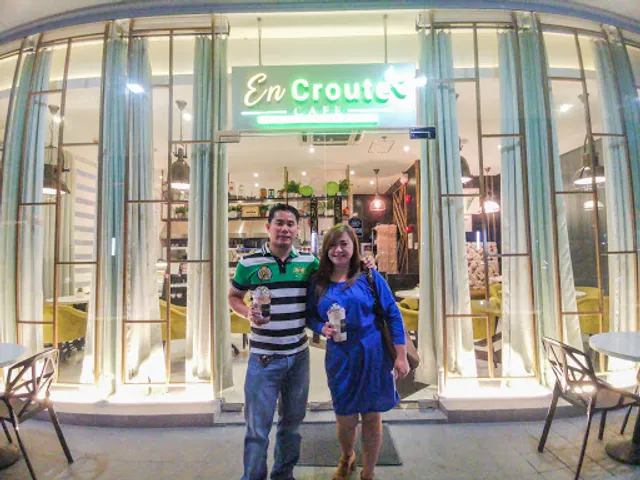 En Croute Cafe, Clark