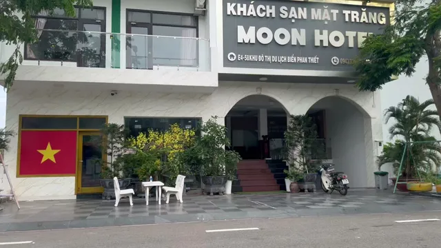 Moon Hotel