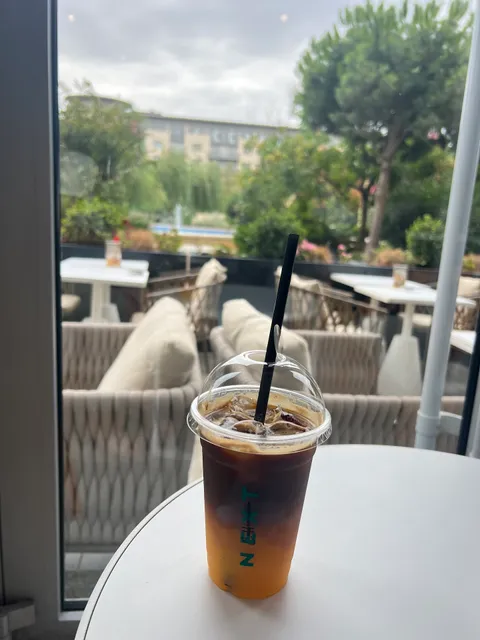 Coffeemania Next Ağ şəhər