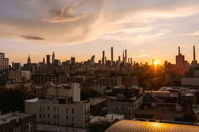 The Dutch Hotel Long Island City, Sonder