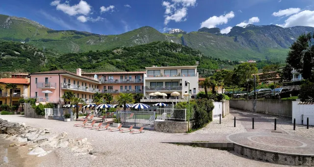 Hotel Castello Lake Front