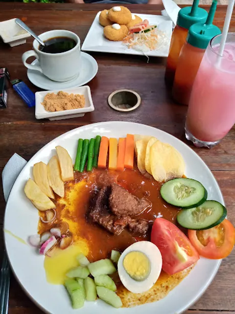 Ngesrep Sim Six Resto