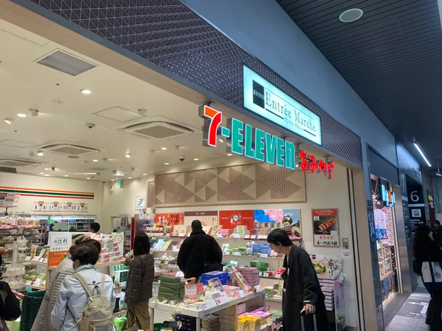 7-Eleven Entrée Marché - JR Kyōto Station East Exit