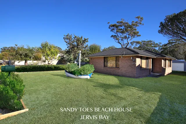 Sandy Toes Beach House, Jervis Bay - Pet Friendly - 200m to Beach