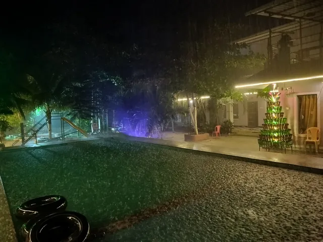 Mountain base resort